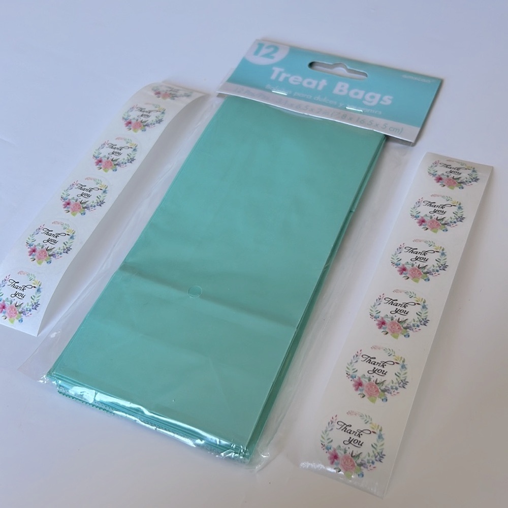 🆕 NEW 24 pcs Treat Bags Paper Bags, 12 sacs à surprise with Stickers